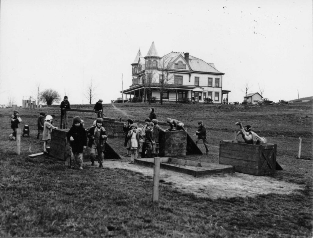 Photo of school children playing in front of Arthur mansion