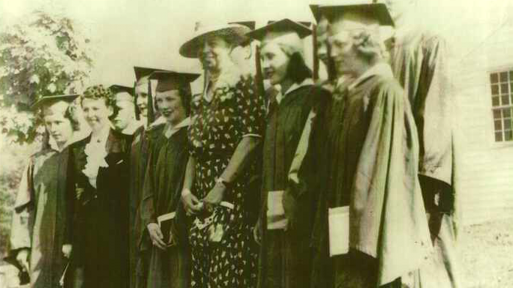Eleanor Roosevelt with 1939 Graduates
